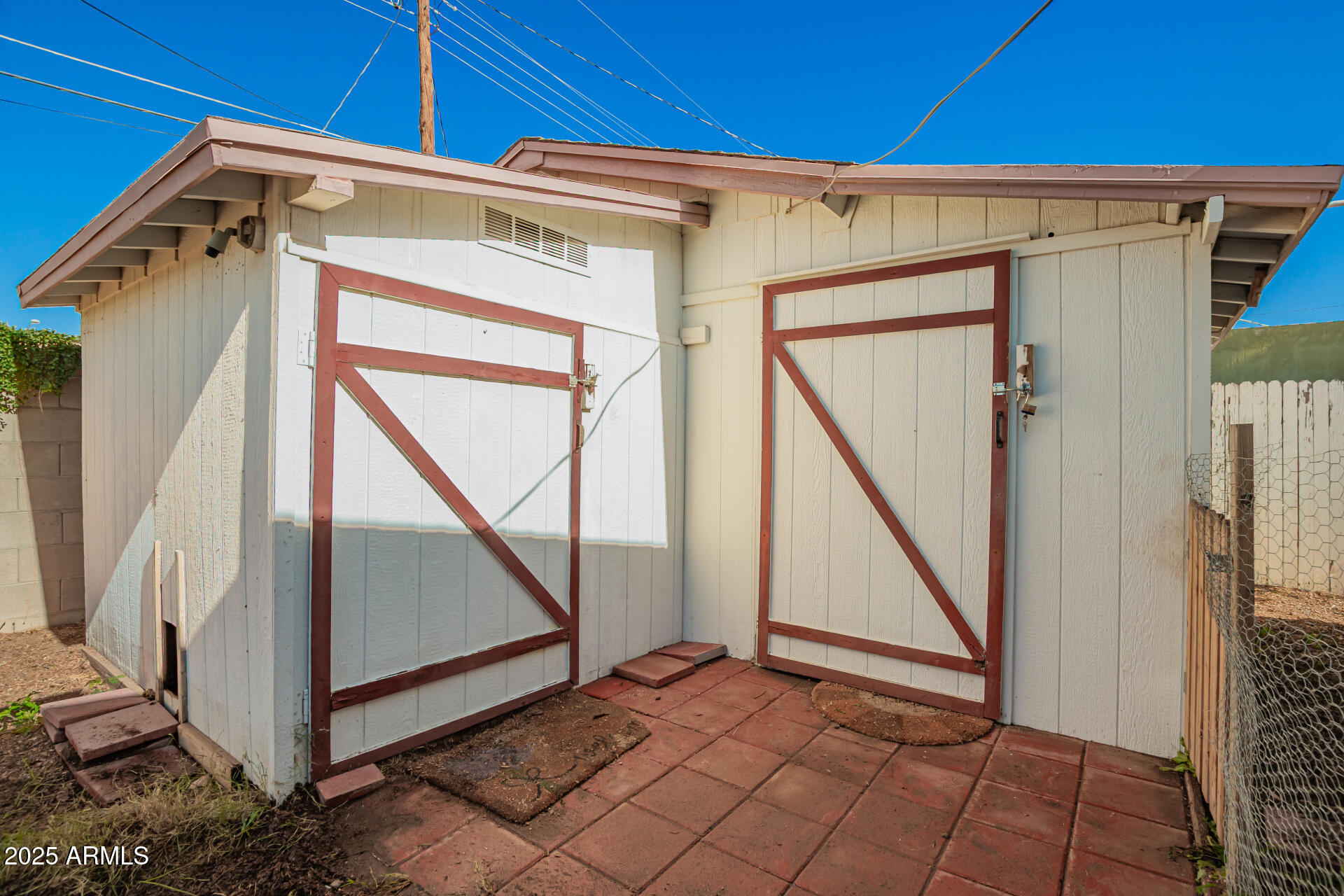 7320 W CINNABAR Avenue