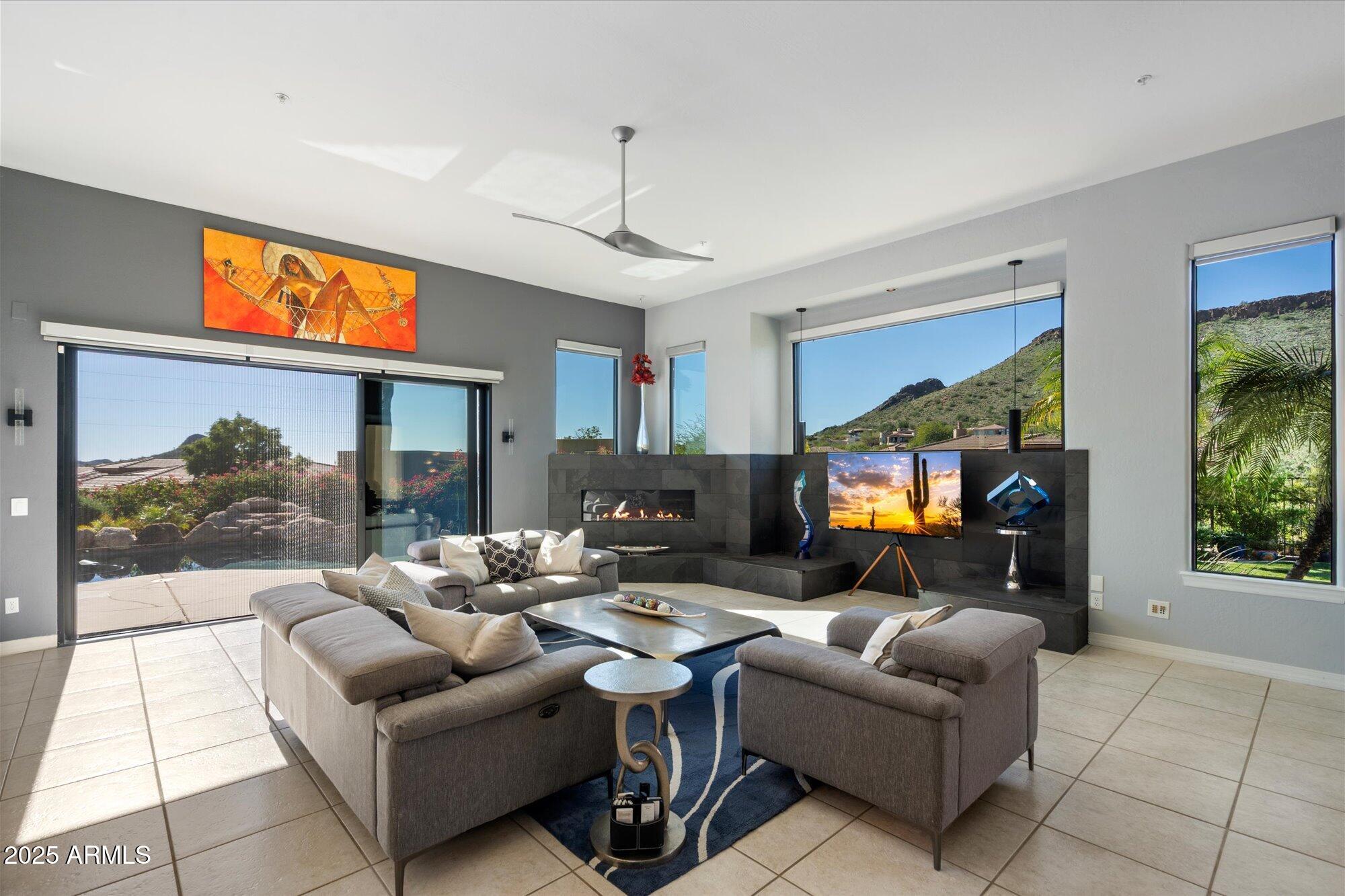 9218 N SUMMER HILL Boulevard