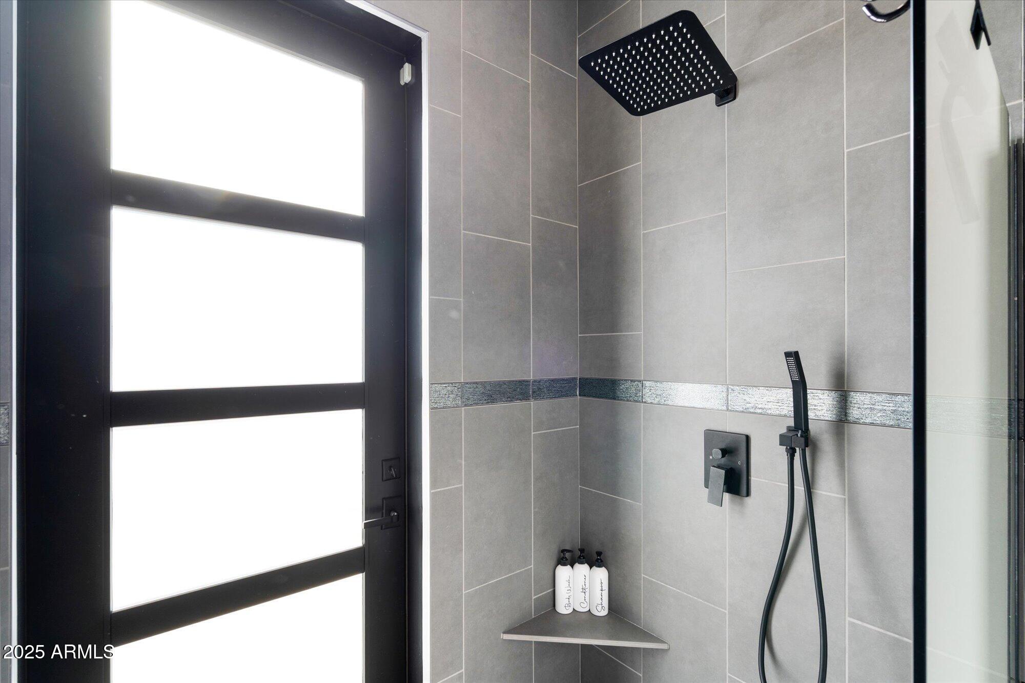 9218 N SUMMER HILL Boulevard