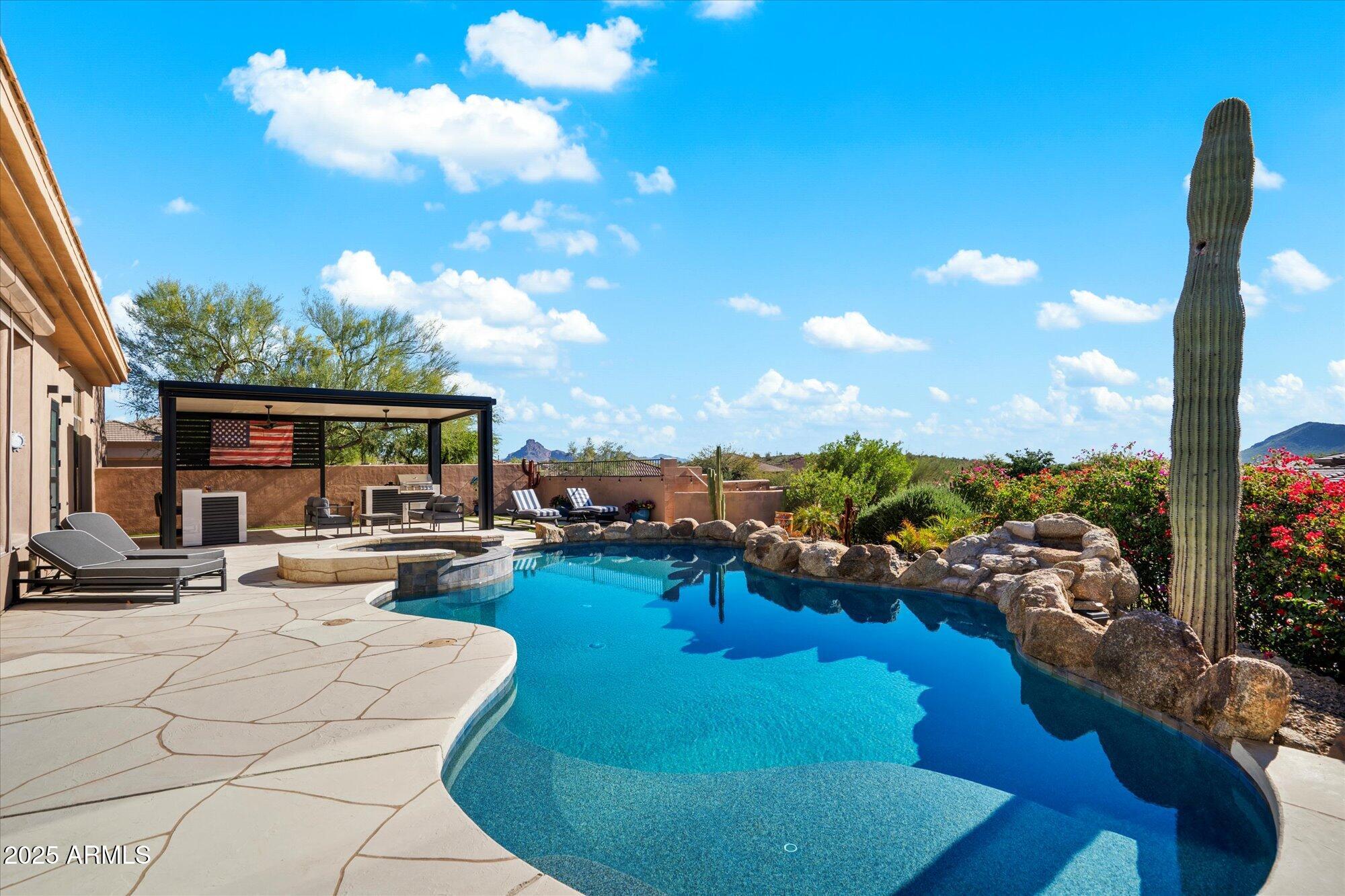 9218 N SUMMER HILL Boulevard