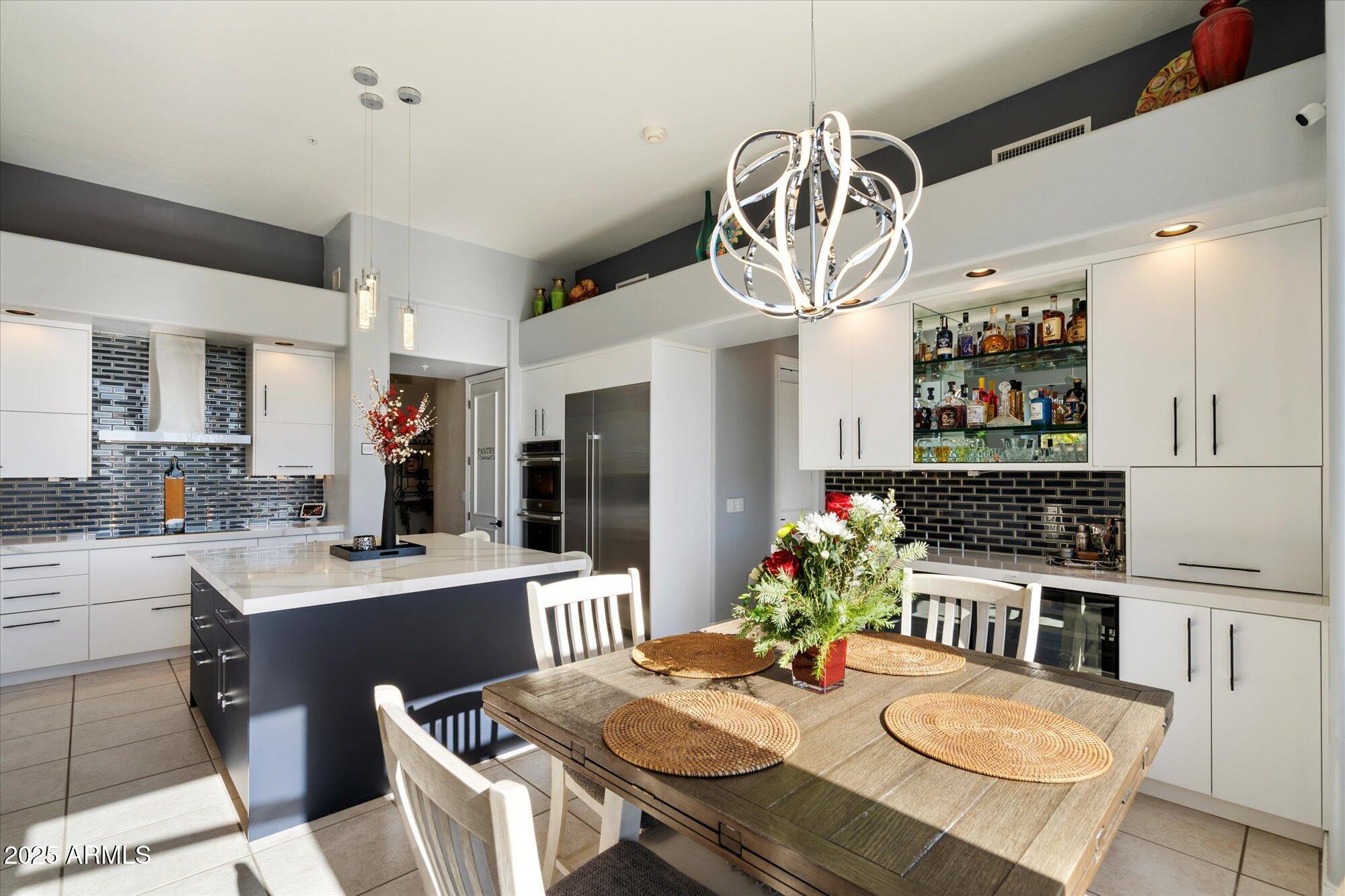 9218 N SUMMER HILL Boulevard