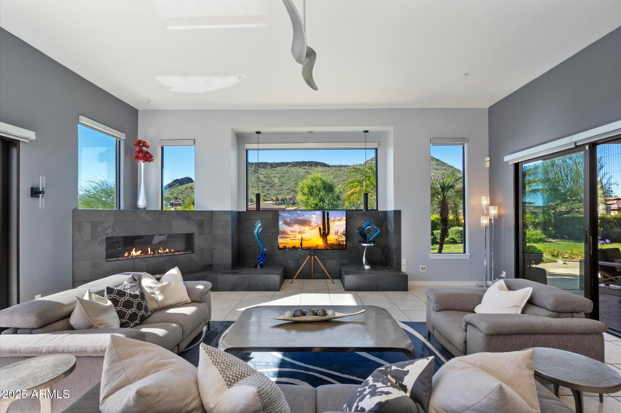 9218 N SUMMER HILL Boulevard