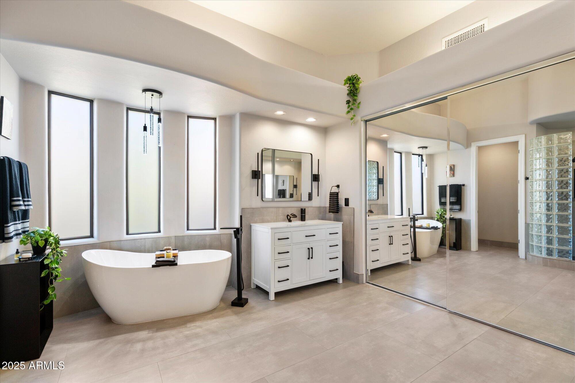 9218 N SUMMER HILL Boulevard