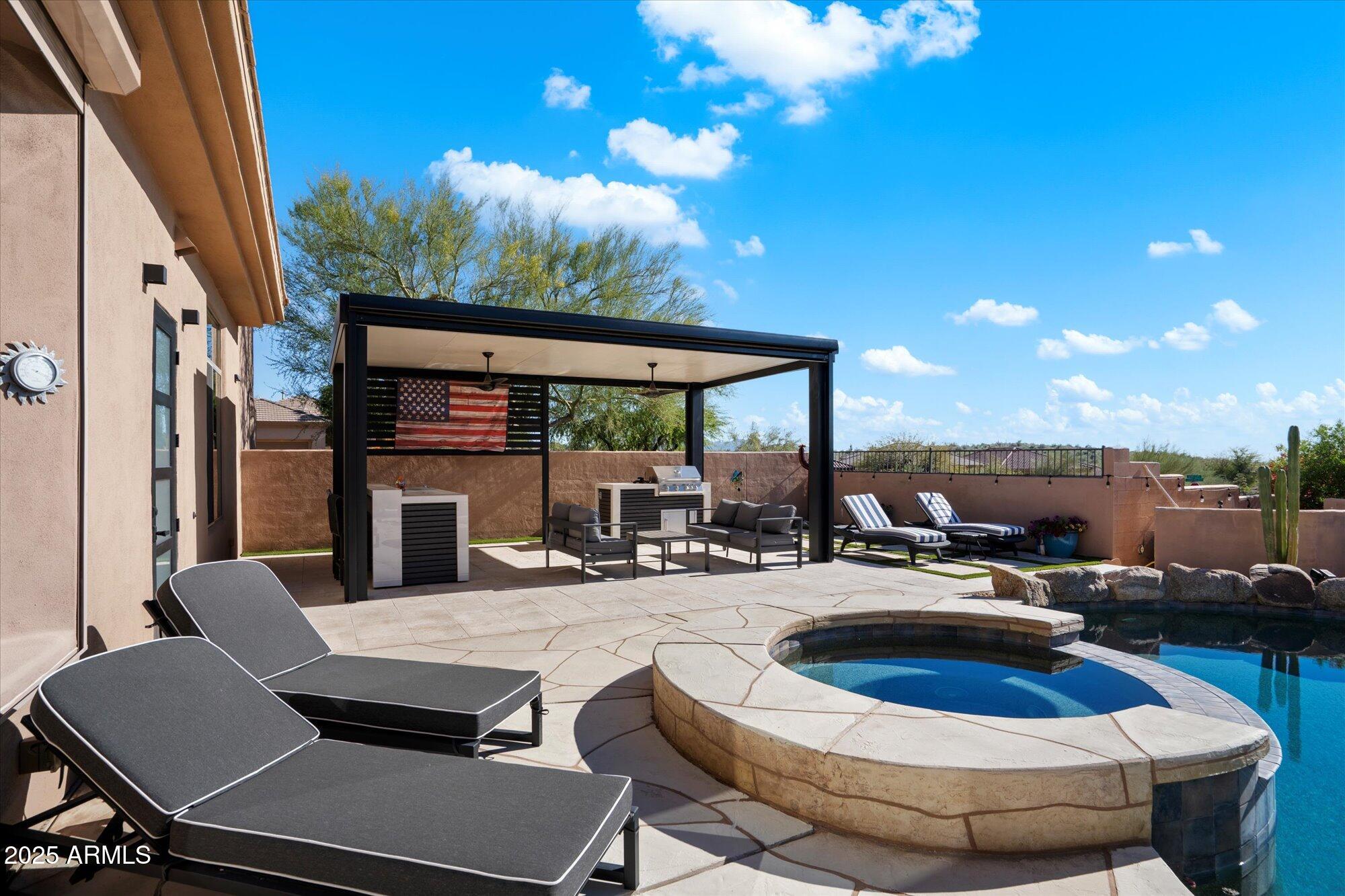 9218 N SUMMER HILL Boulevard