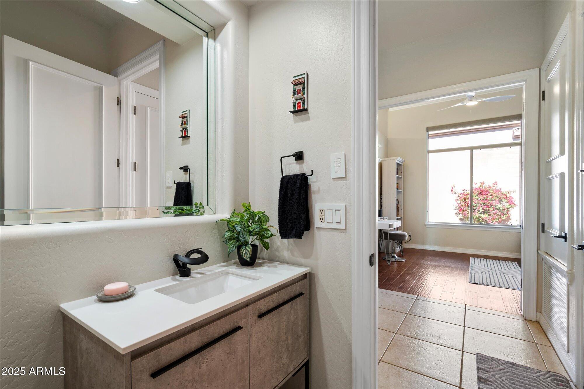 9218 N SUMMER HILL Boulevard