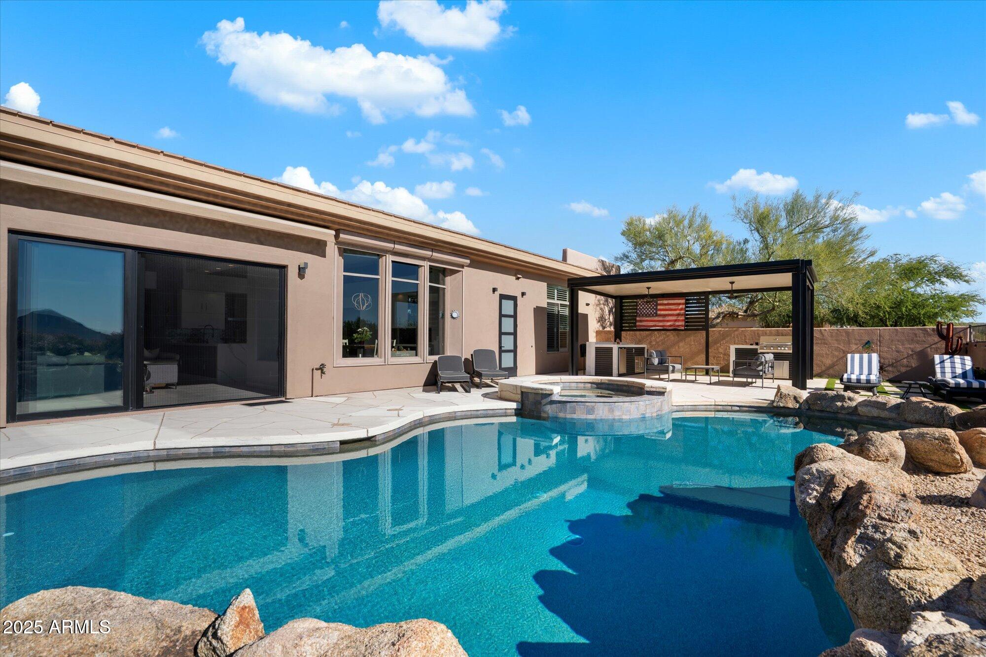 9218 N SUMMER HILL Boulevard