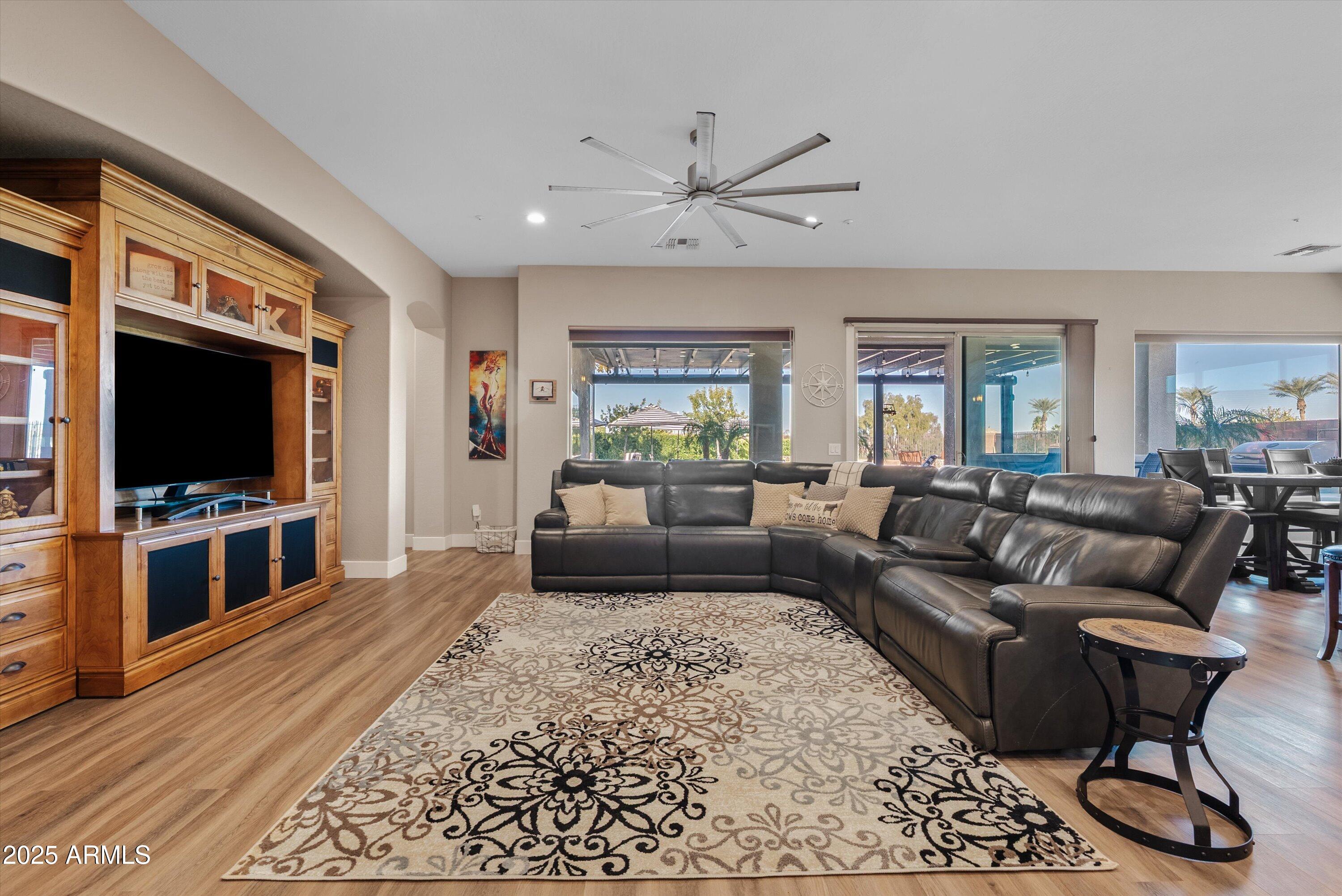 6694 S SINOVA Avenue