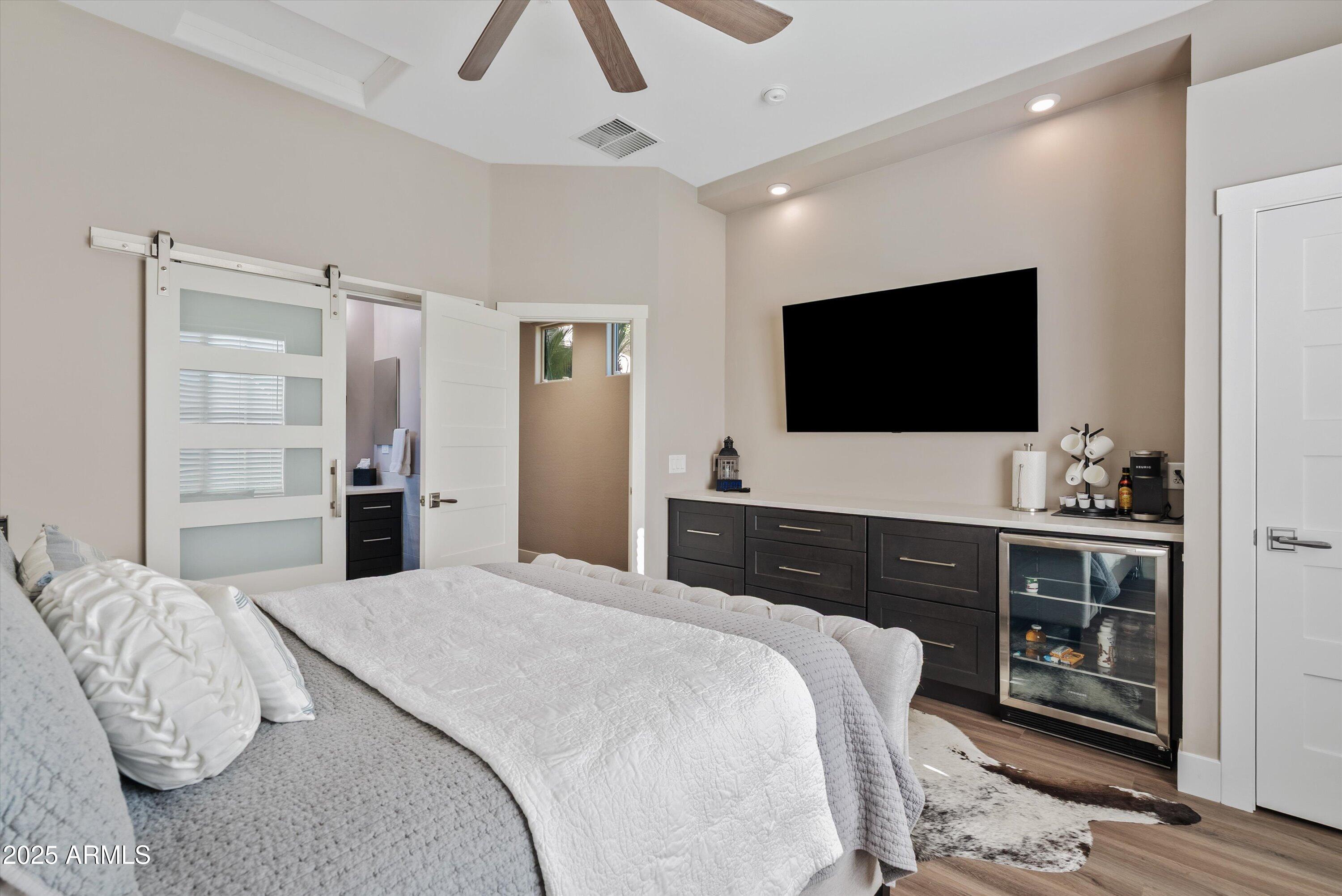 6694 S SINOVA Avenue