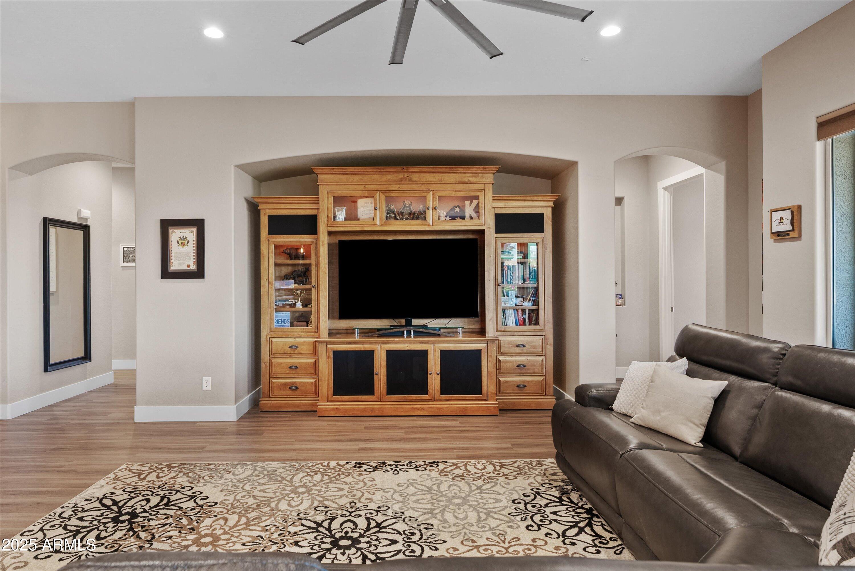 6694 S SINOVA Avenue