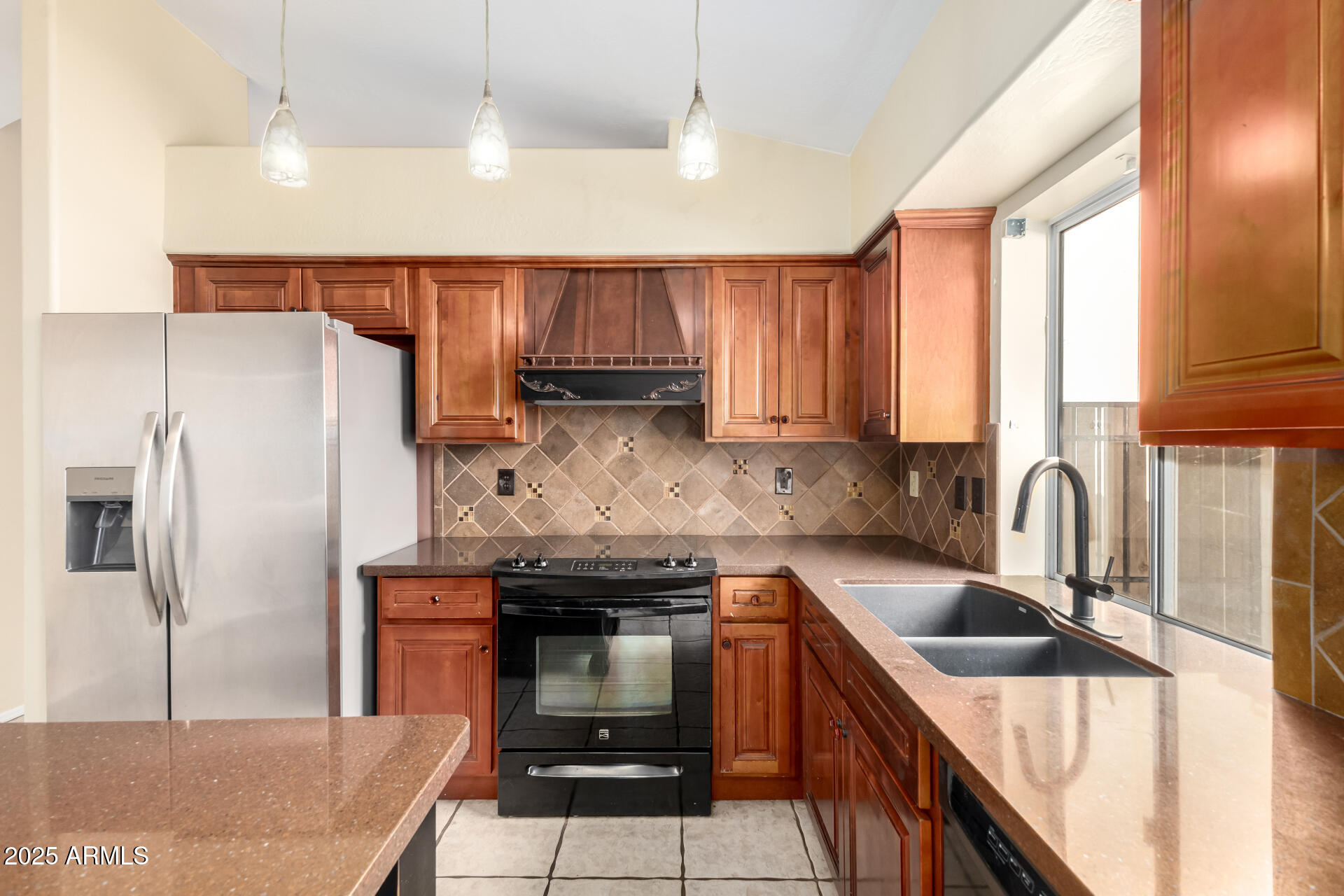 941 N BLACKBIRD Drive