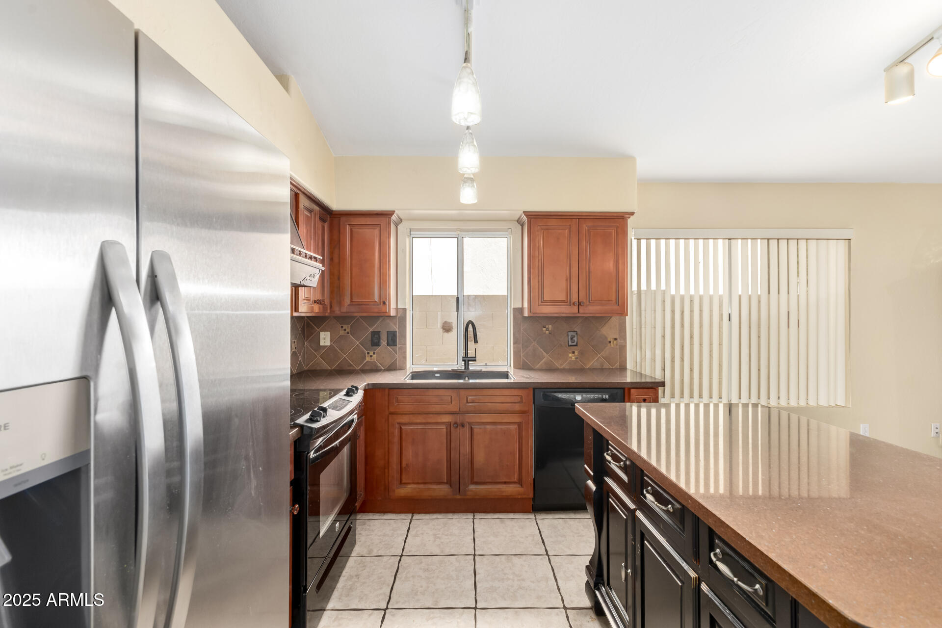 941 N BLACKBIRD Drive