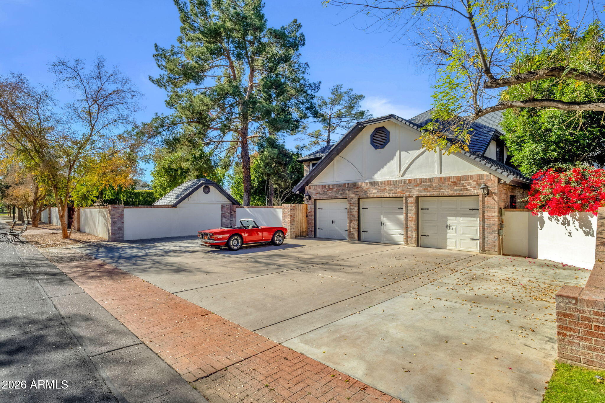 721 E SAN PEDRO Avenue