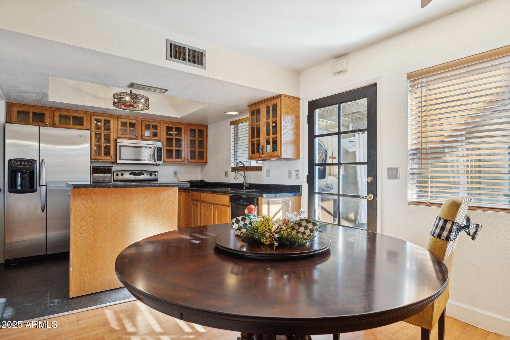 610 E MONTEBELLO Avenue 41