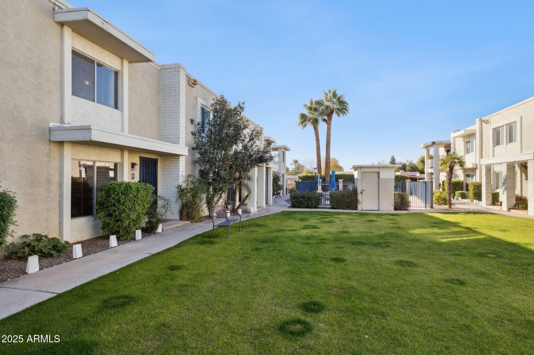 610 E MONTEBELLO Avenue 41