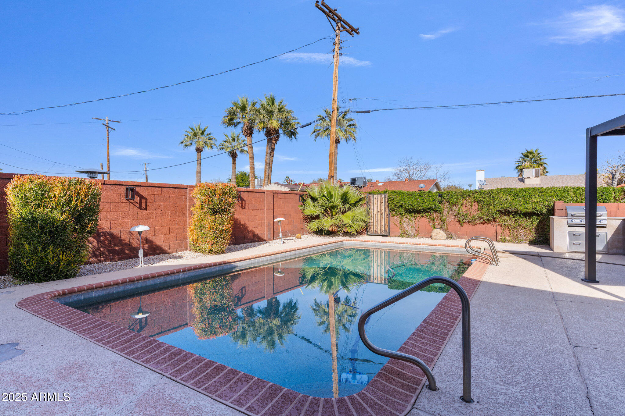 8450 E MONTECITO Avenue