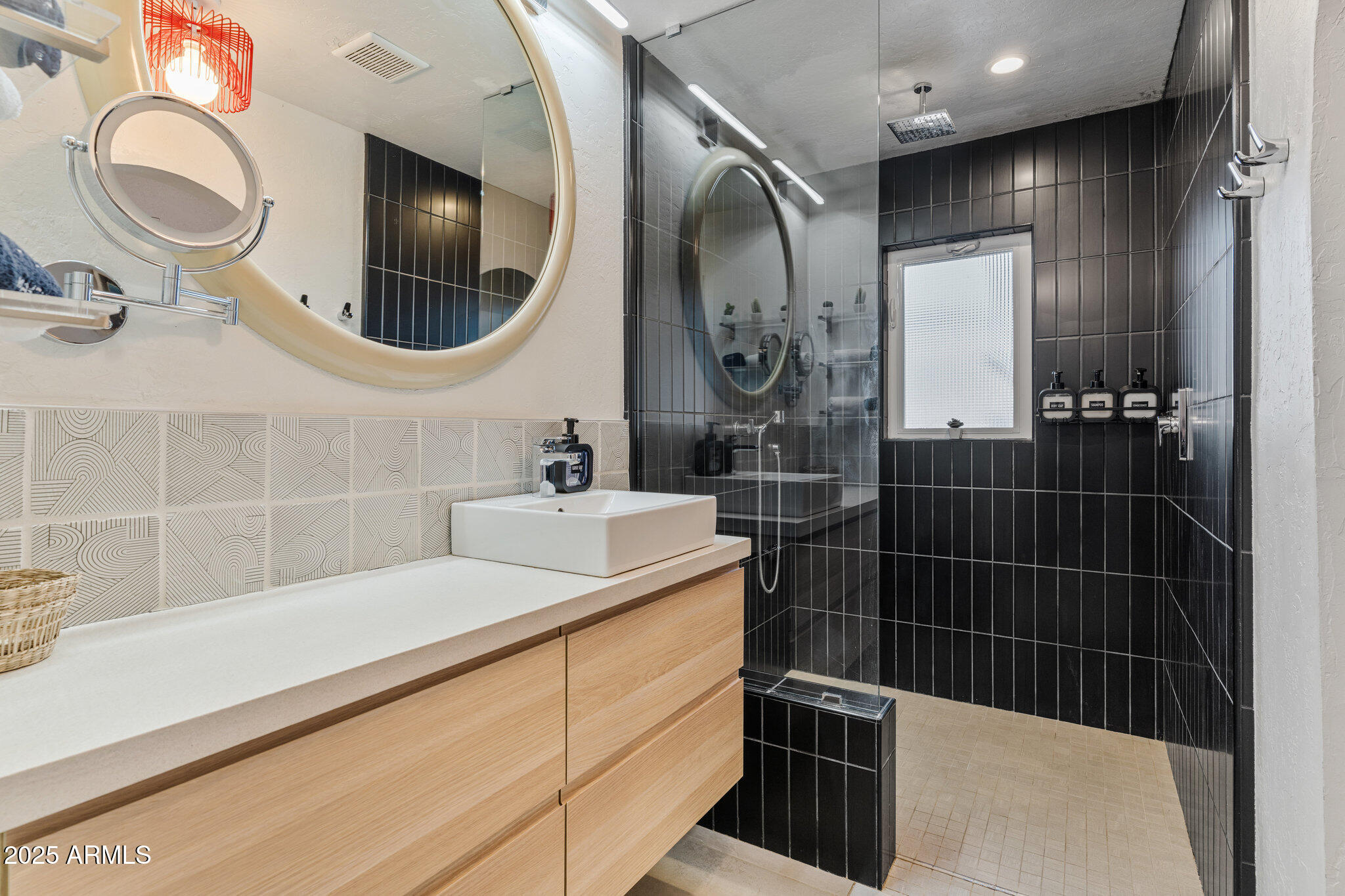 8450 E MONTECITO Avenue