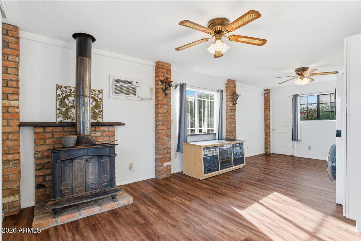 1521 W GARFIELD Street