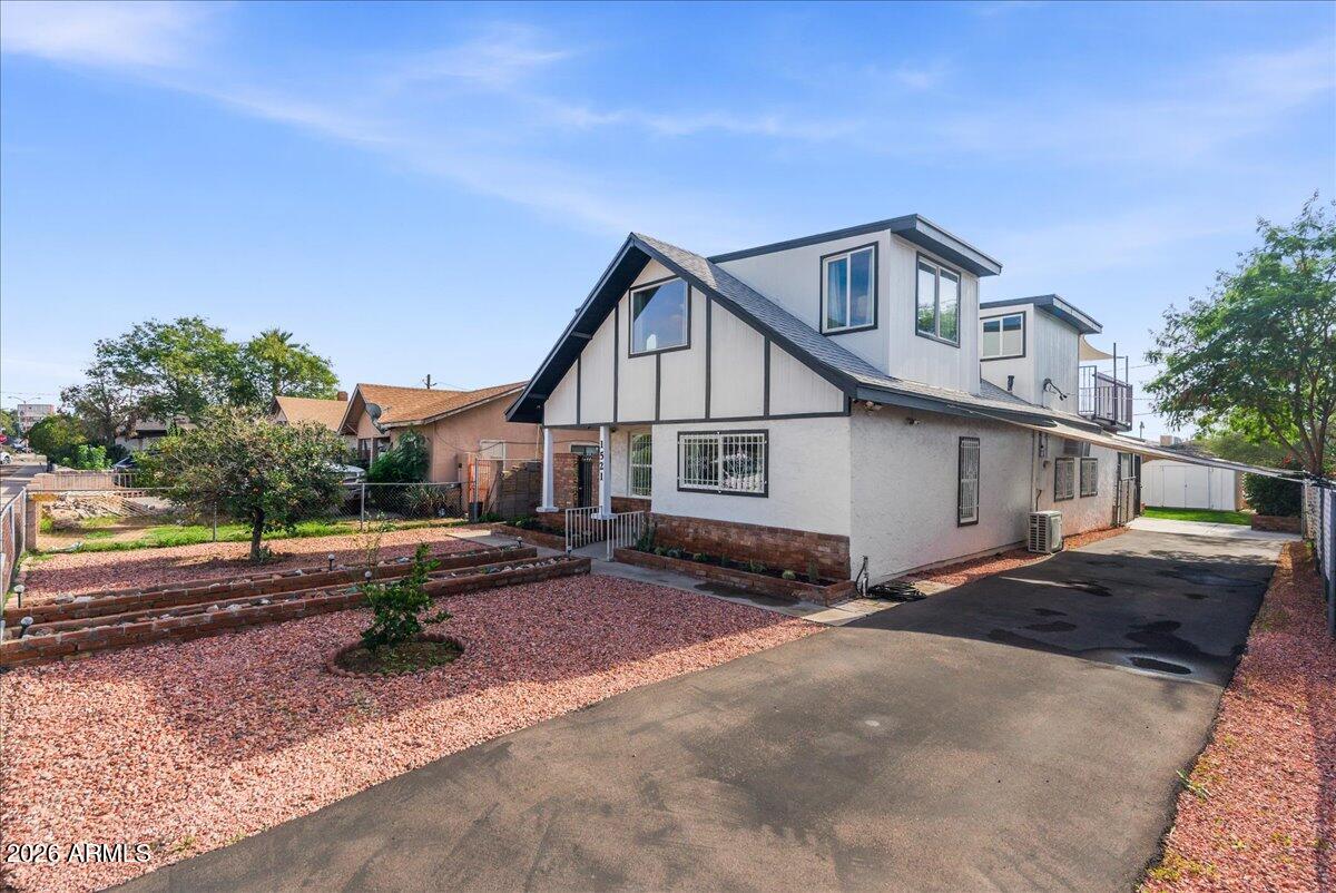 1521 W GARFIELD Street