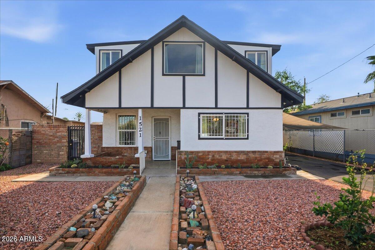 1521 W GARFIELD Street