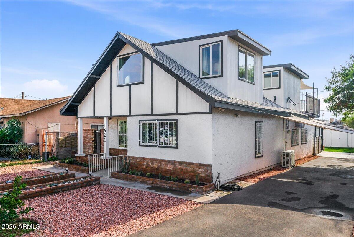 1521 W GARFIELD Street