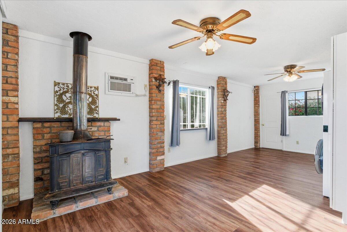 1521 W GARFIELD Street