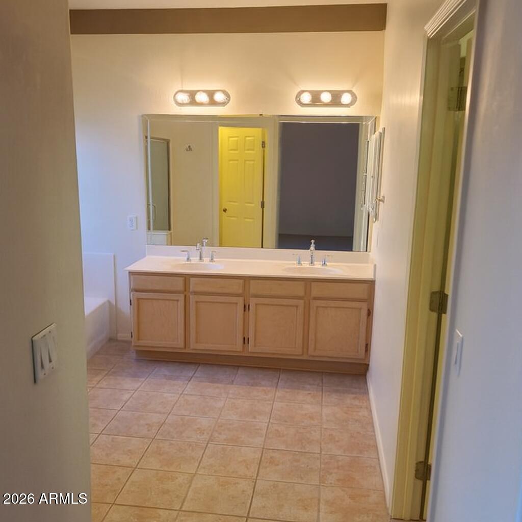 1848 E CHILTON Drive