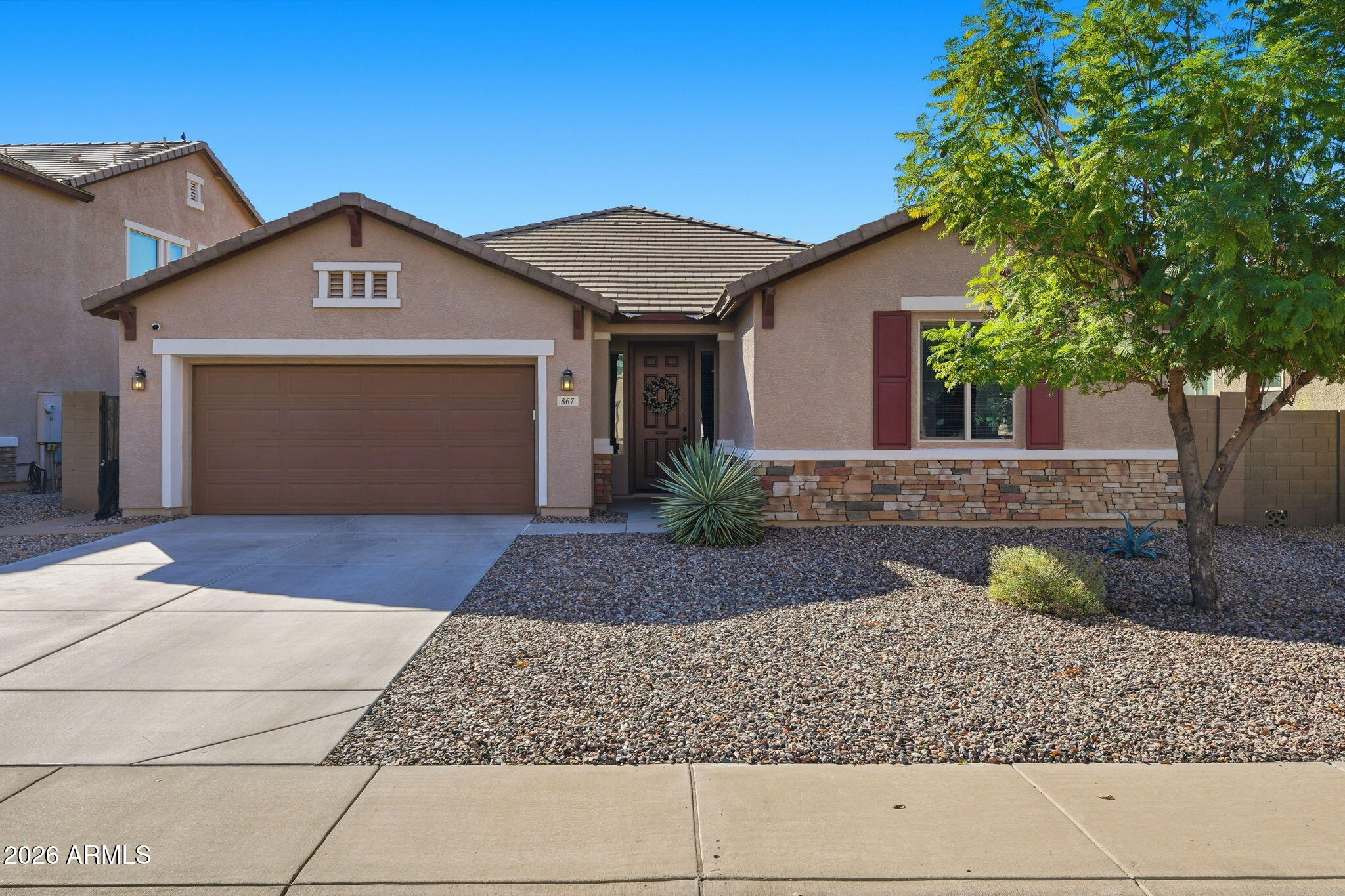 867 W DESERT GLEN Drive
