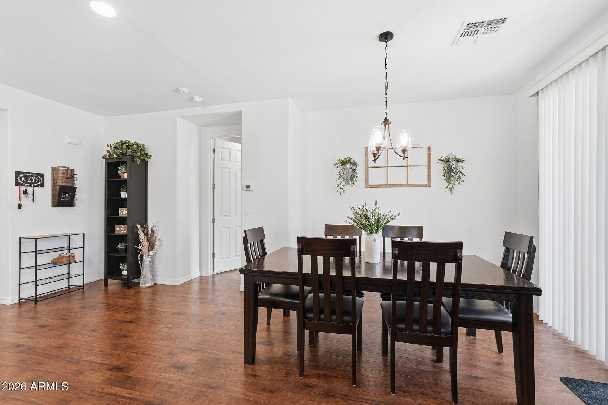 867 W DESERT GLEN Drive