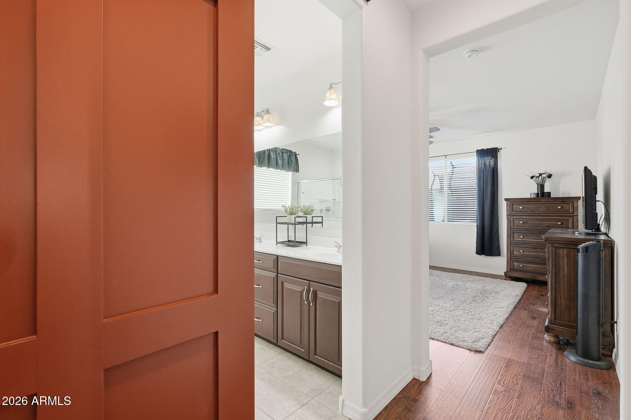 867 W DESERT GLEN Drive