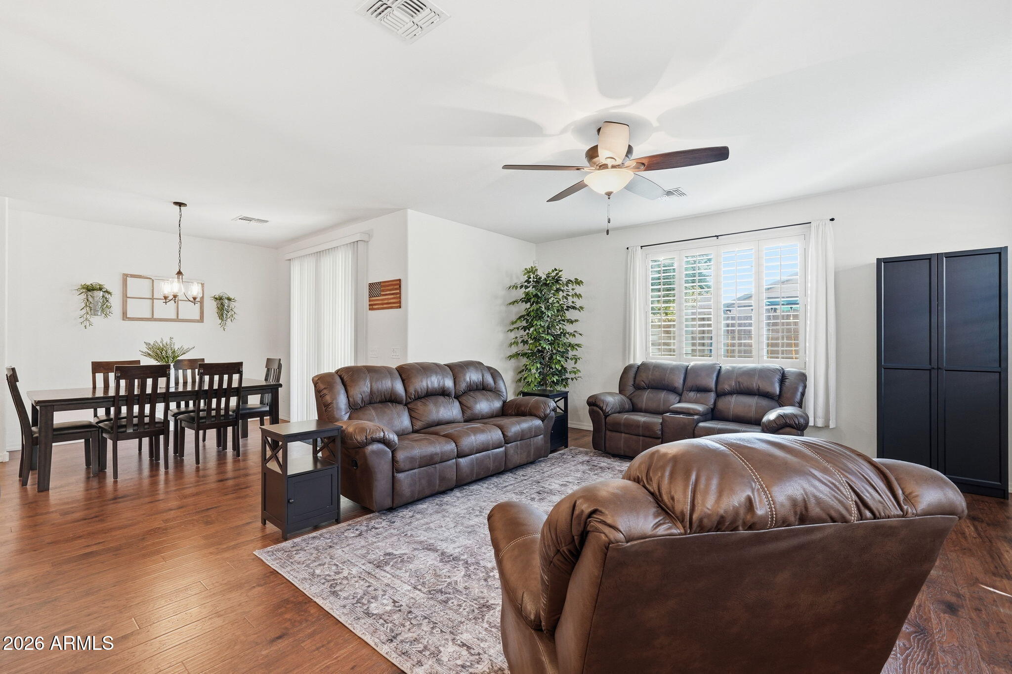 867 W DESERT GLEN Drive