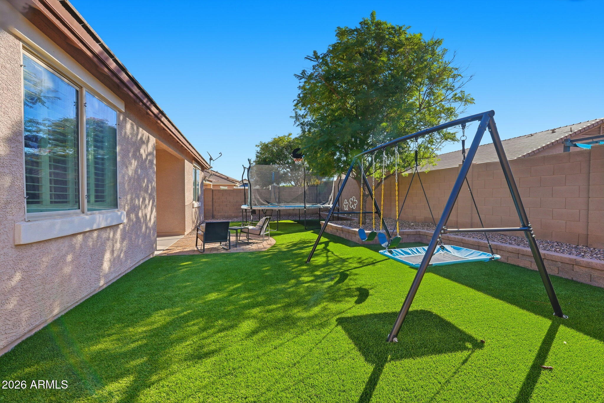 867 W DESERT GLEN Drive