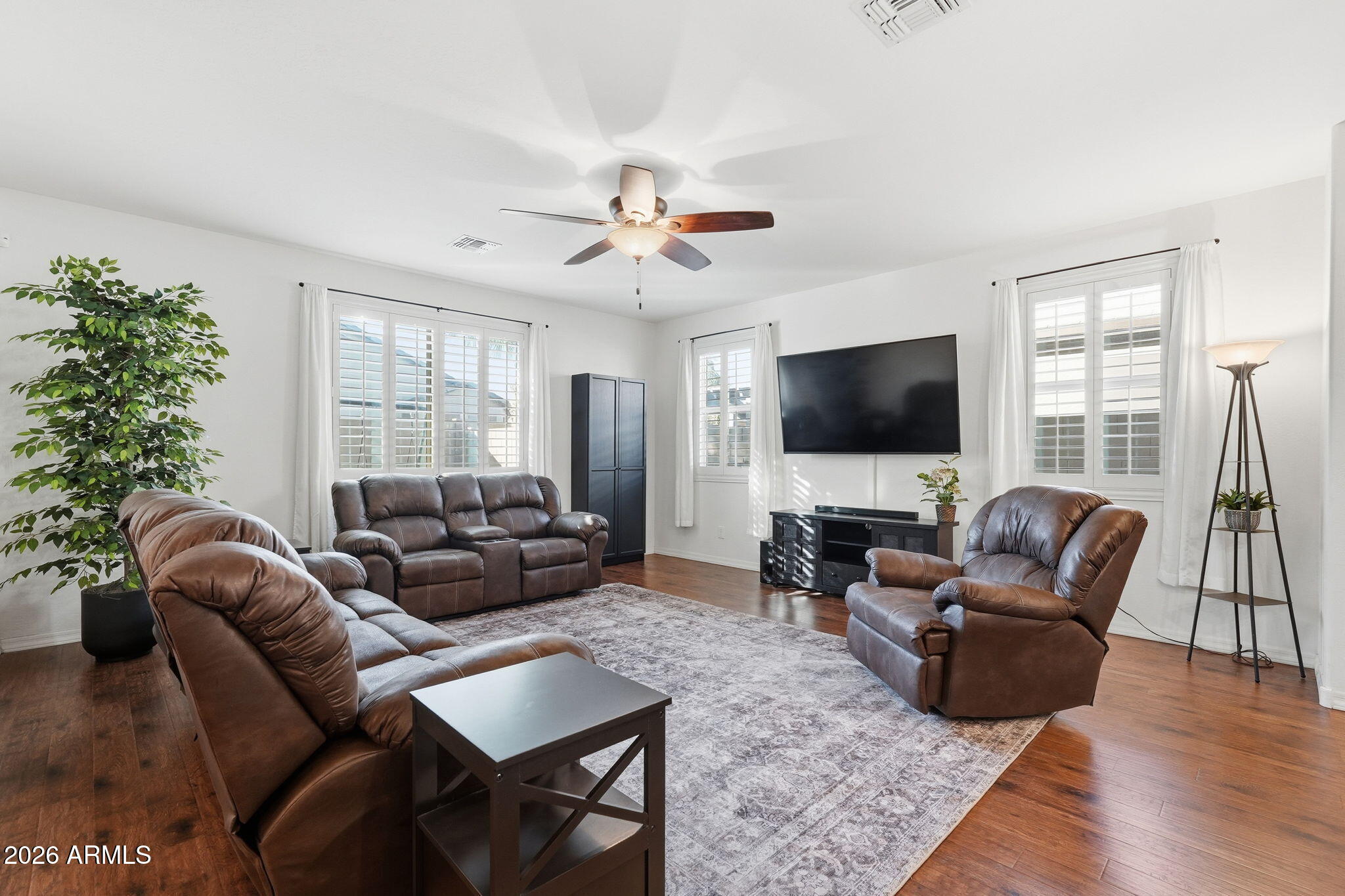 867 W DESERT GLEN Drive