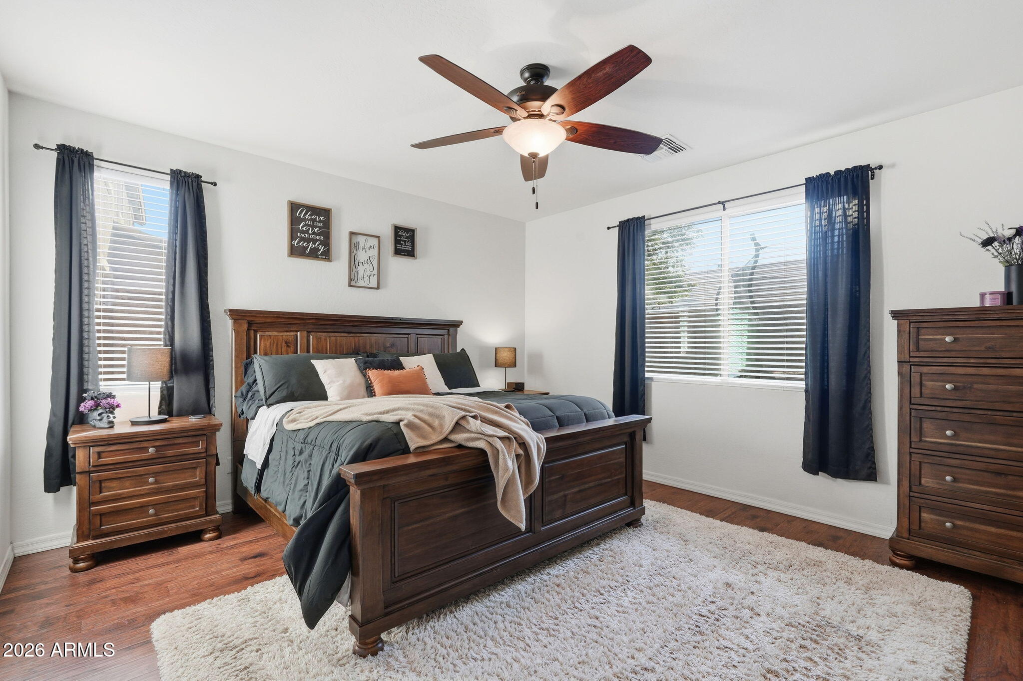 867 W DESERT GLEN Drive