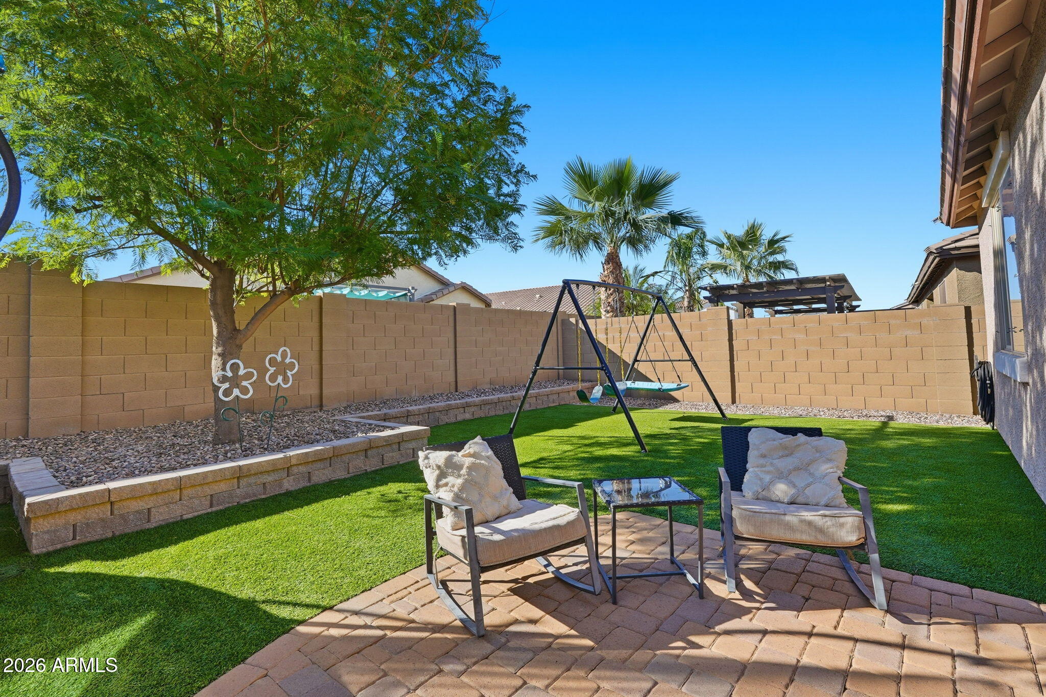 867 W DESERT GLEN Drive