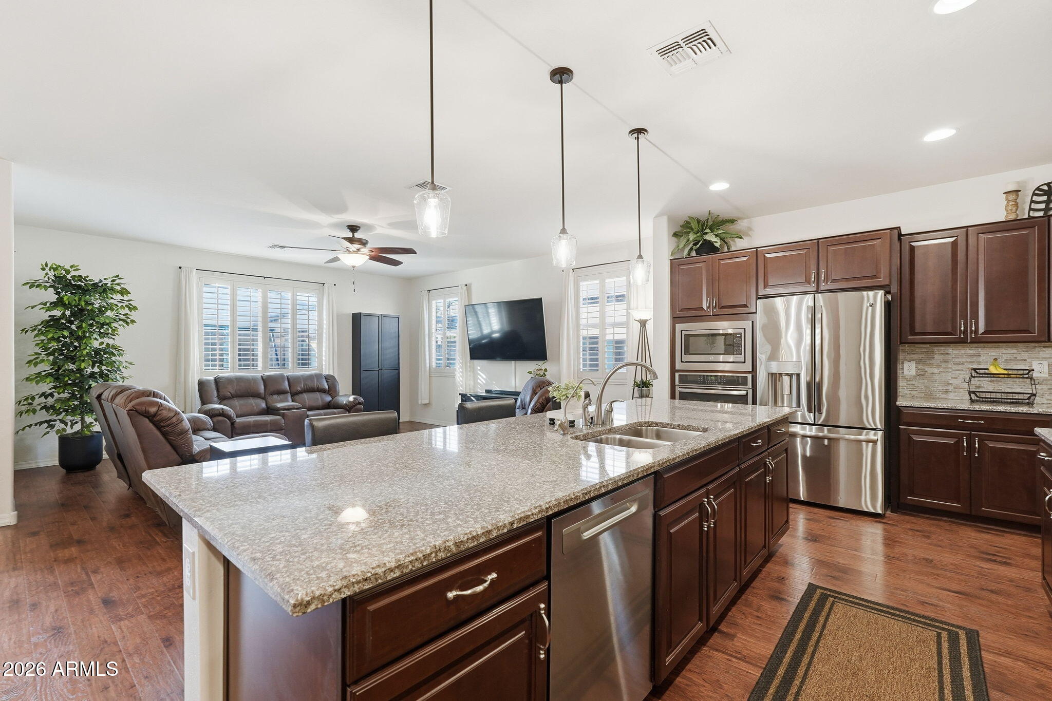 867 W DESERT GLEN Drive