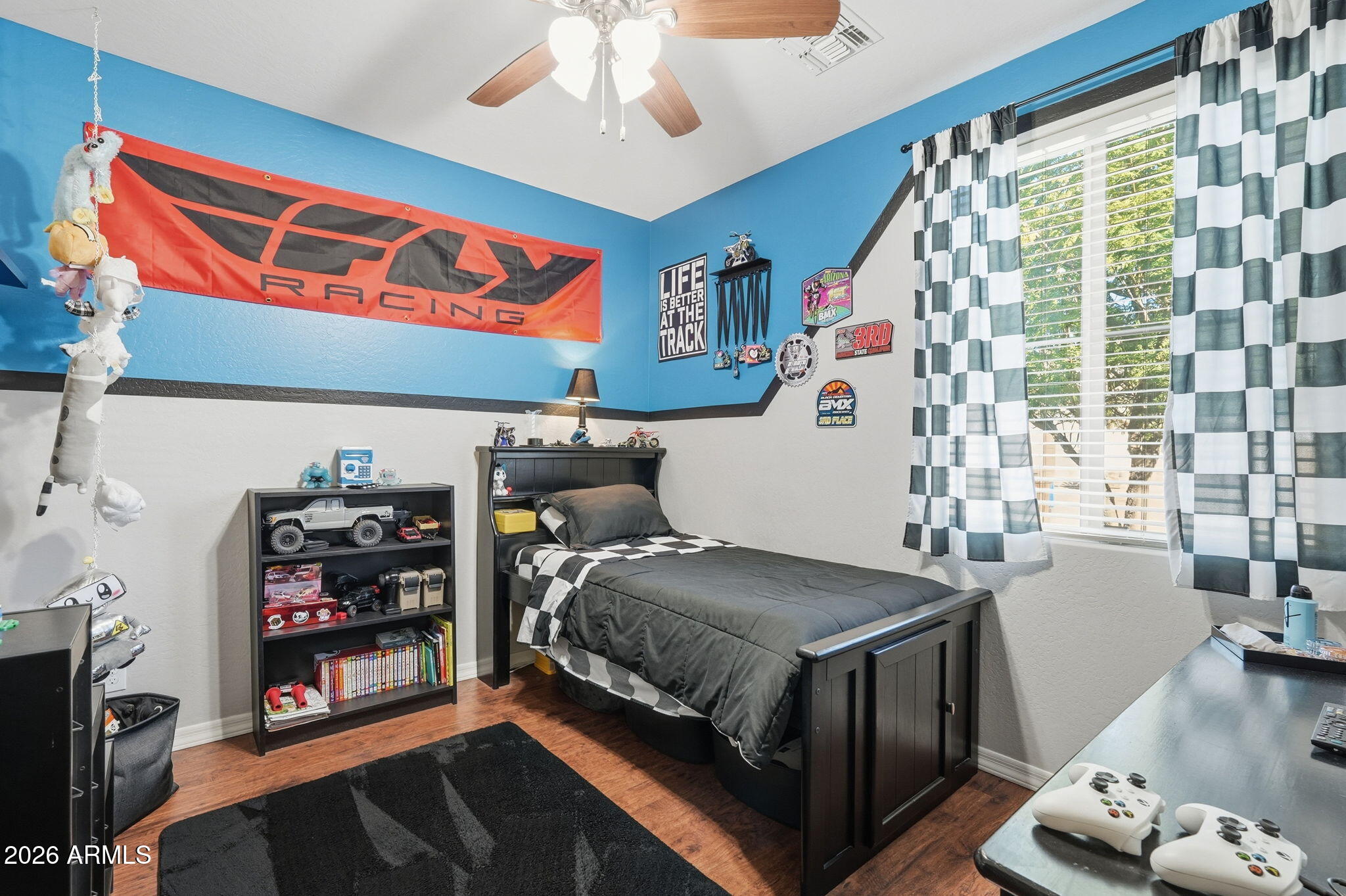 867 W DESERT GLEN Drive