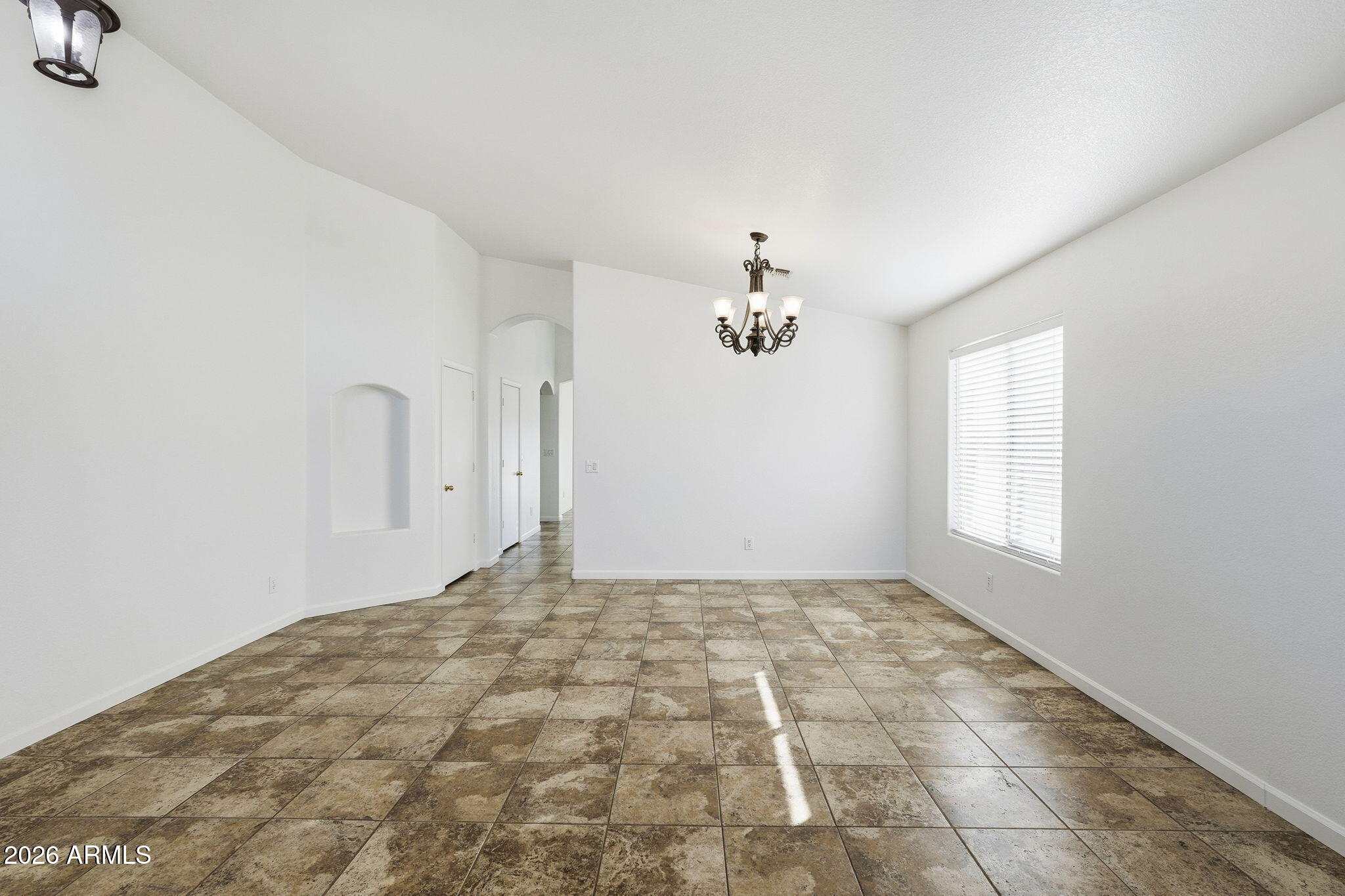 823 E MOUNTAIN VIEW Road