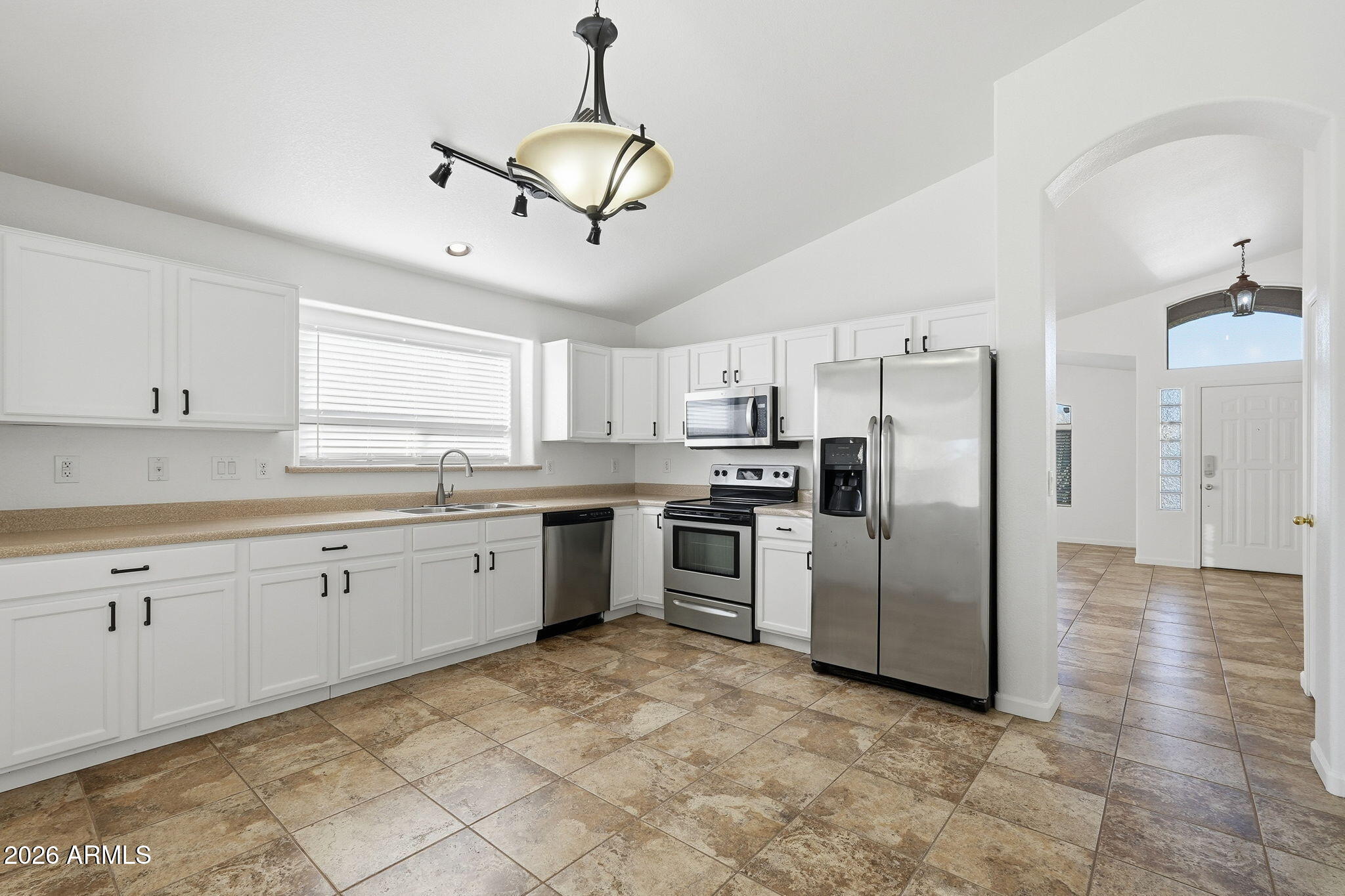 823 E MOUNTAIN VIEW Road