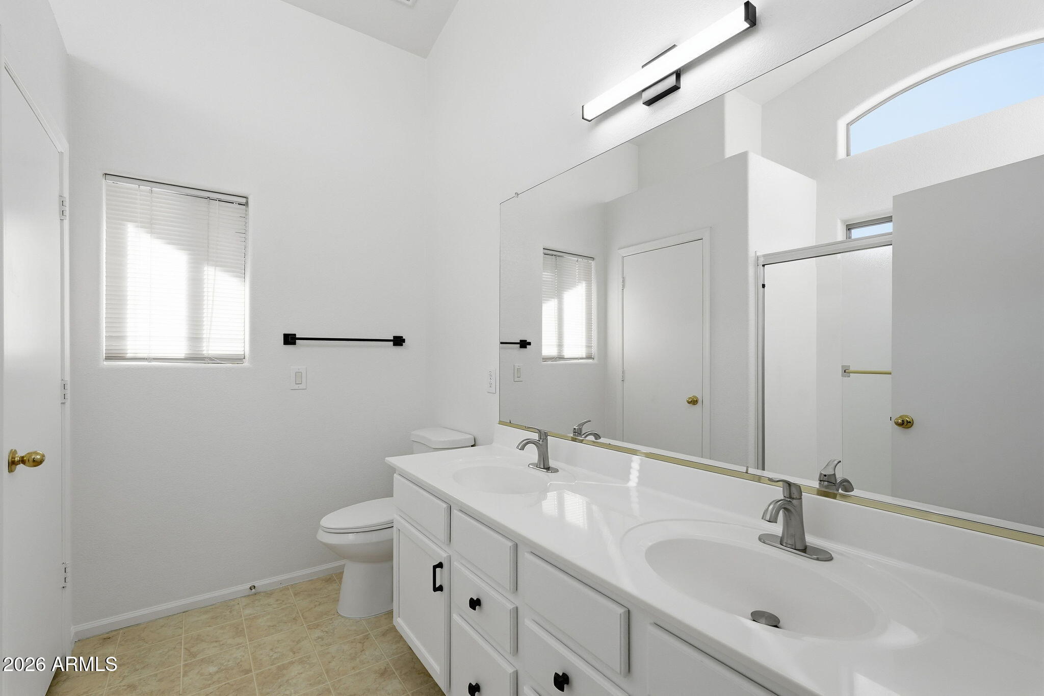 823 E MOUNTAIN VIEW Road