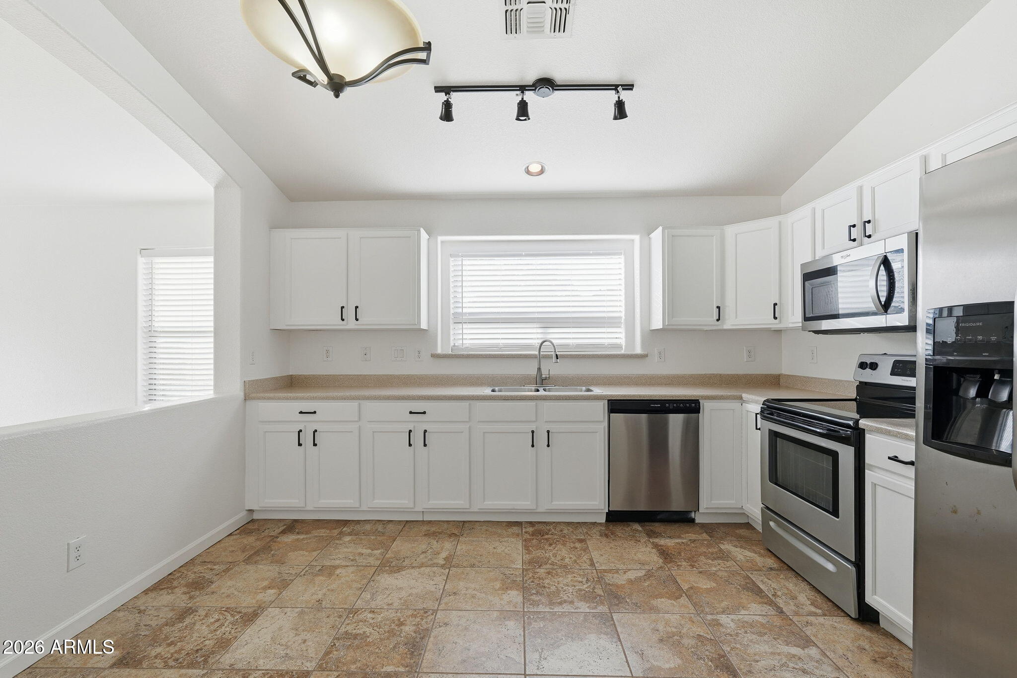 823 E MOUNTAIN VIEW Road