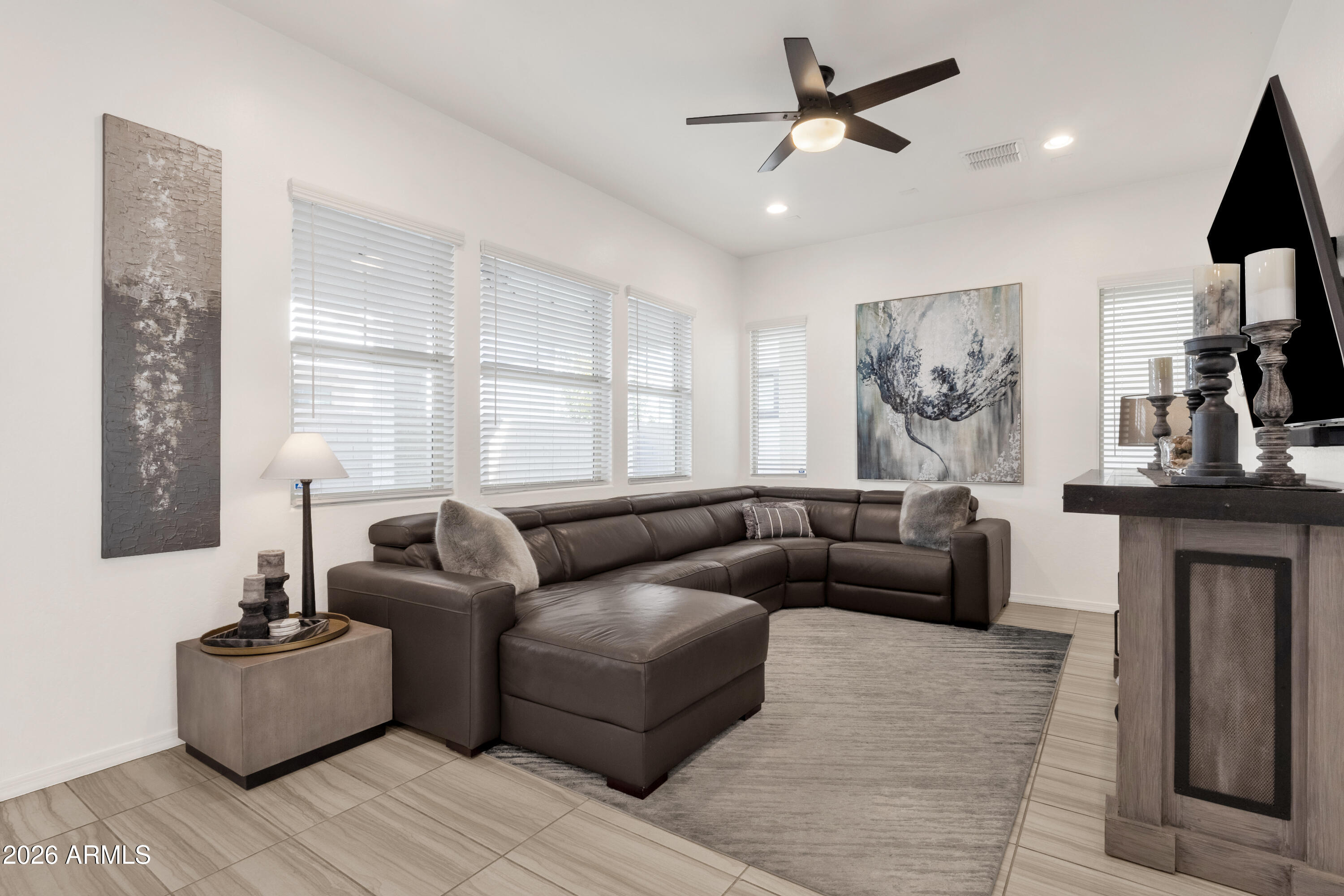 758 W WINCHESTER Drive