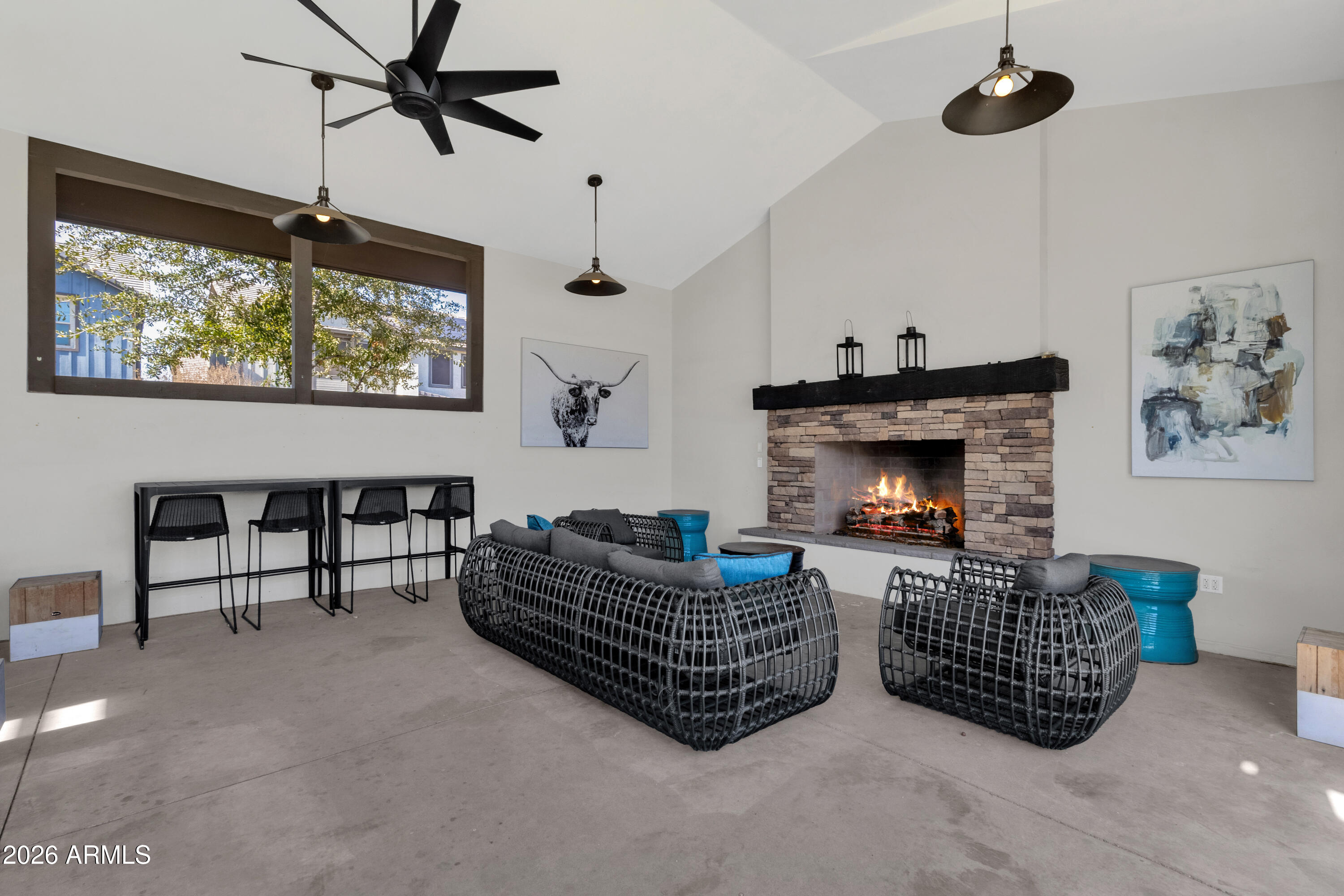 758 W WINCHESTER Drive