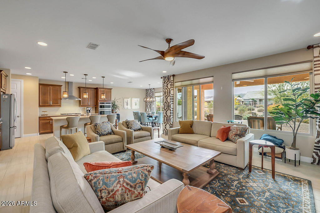 2523 E NANCY Lane