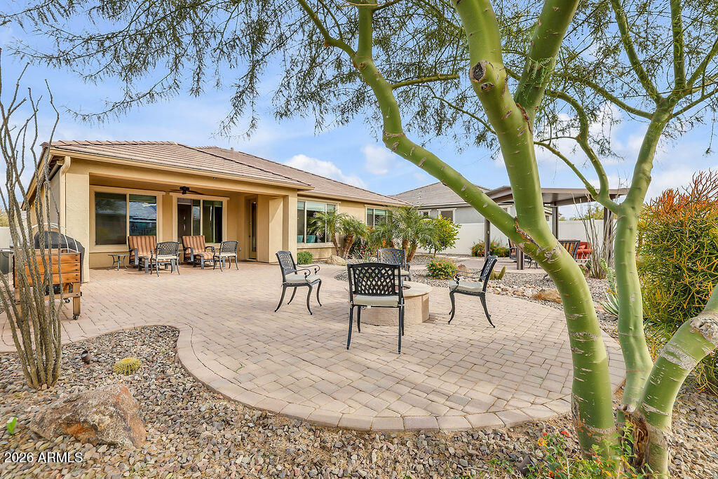 2523 E NANCY Lane