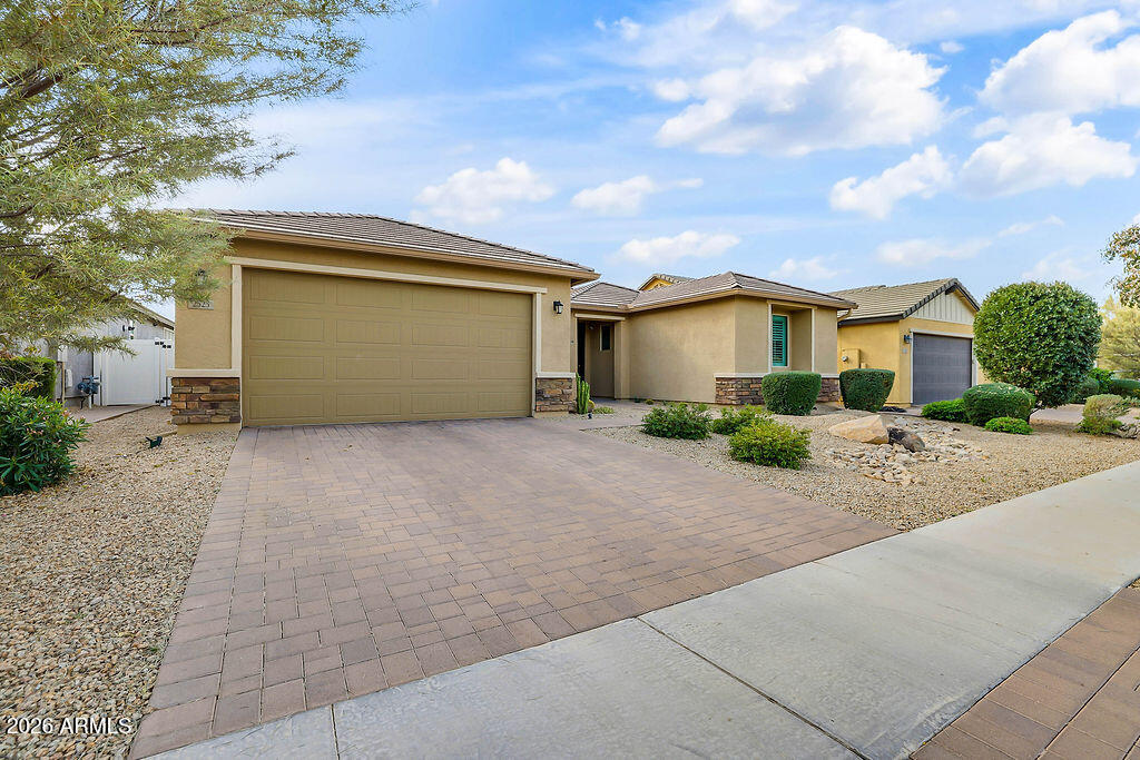 2523 E NANCY Lane