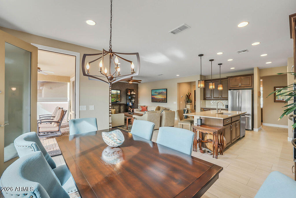 2523 E NANCY Lane