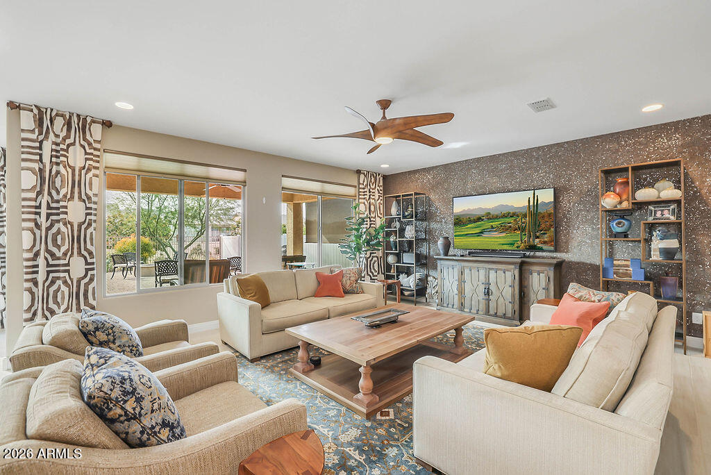 2523 E NANCY Lane