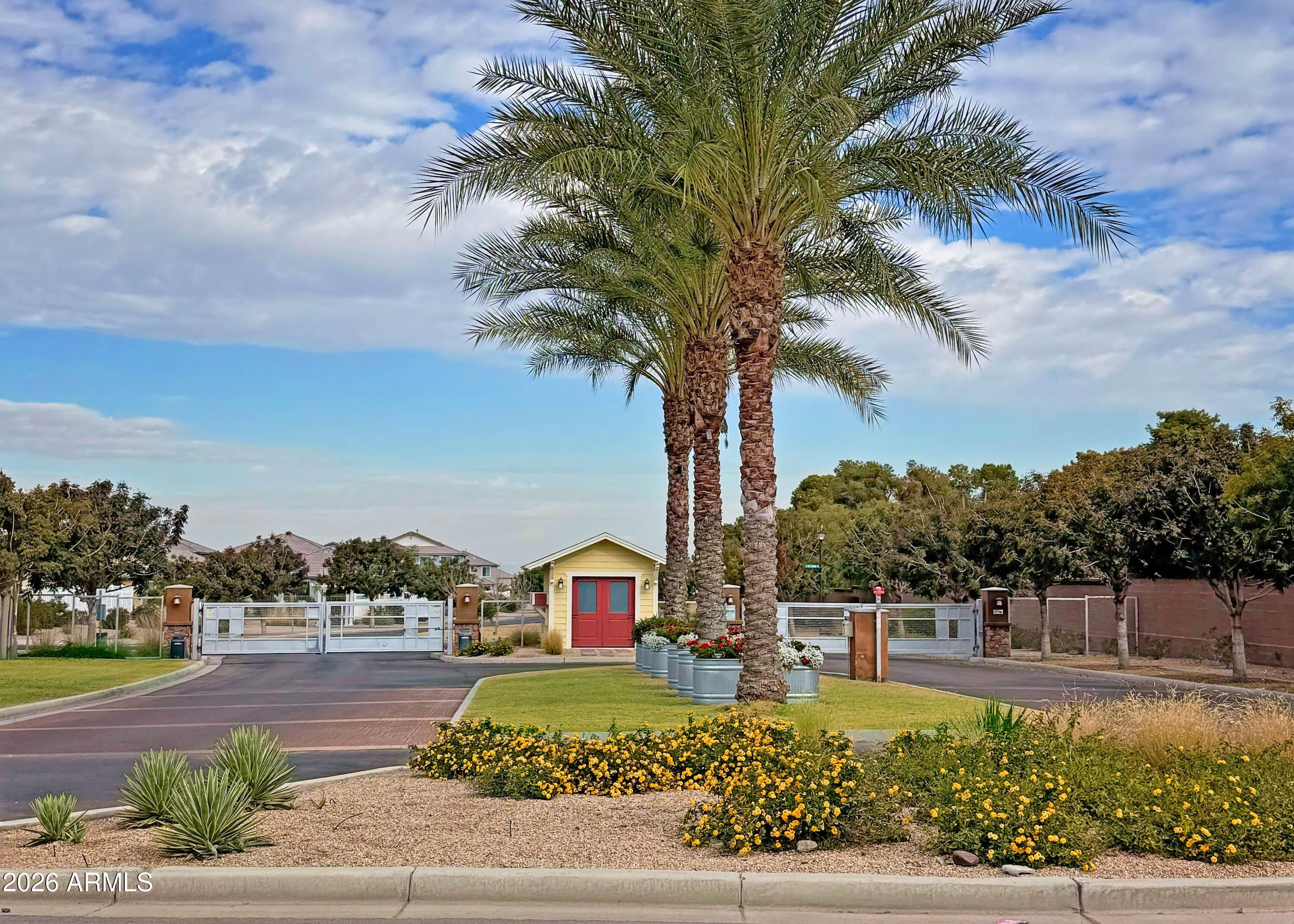 2523 E NANCY Lane