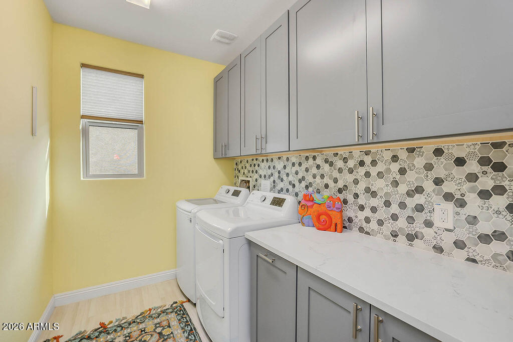 2523 E NANCY Lane