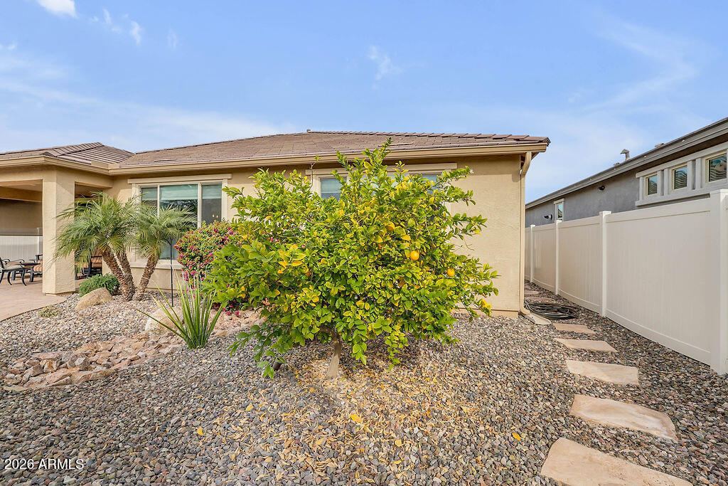 2523 E NANCY Lane